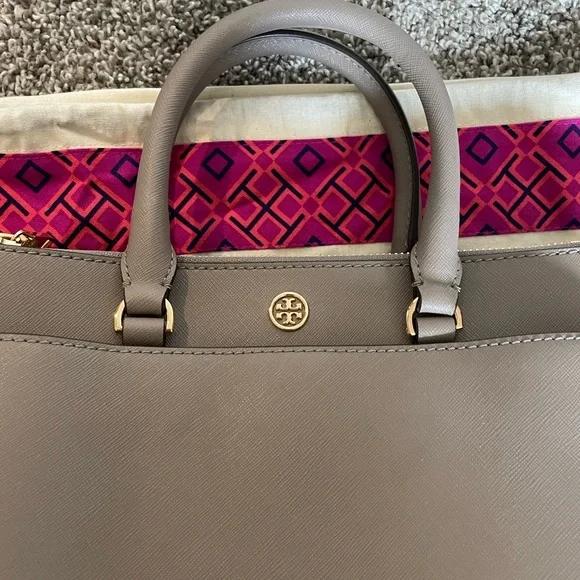Tory Burch Robinson Small double zip tote - Picture 11 of 13